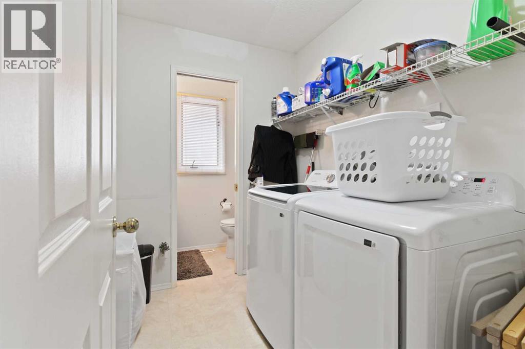 Photo 3 of 66 Edgewood Crescent W, Lethbridge AB