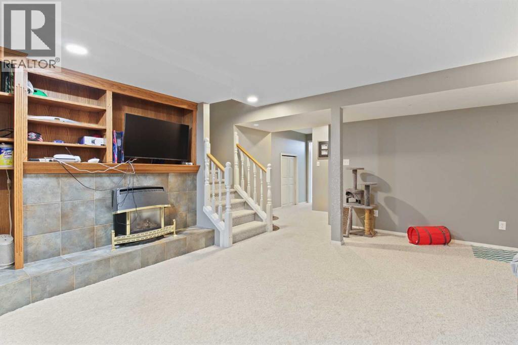 Photo 7 of 66 Edgewood Crescent W, Lethbridge AB