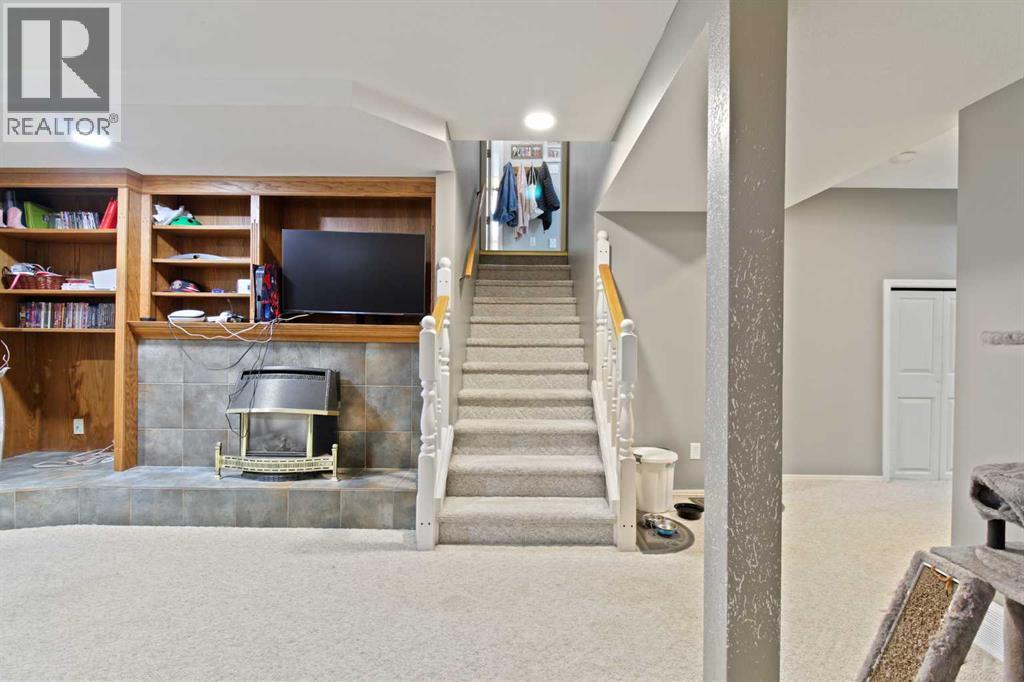 Photo 44 of 66 Edgewood Crescent W, Lethbridge AB