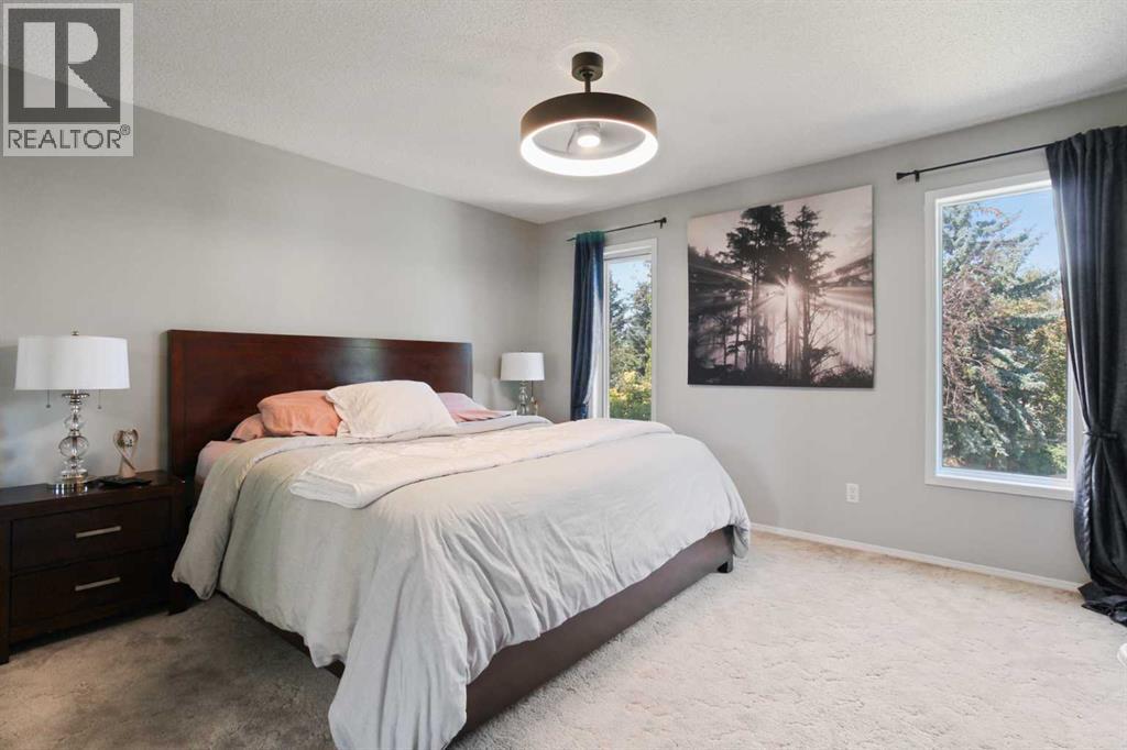 Photo 36 of 66 Edgewood Crescent W, Lethbridge AB
