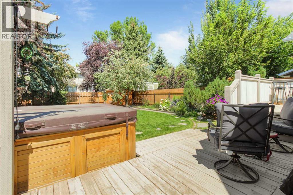 Photo 28 of 66 Edgewood Crescent W, Lethbridge AB