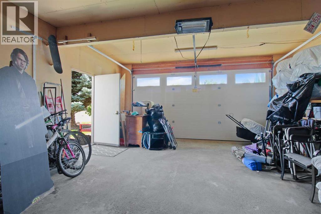 Photo 9 of 66 Edgewood Crescent W, Lethbridge AB