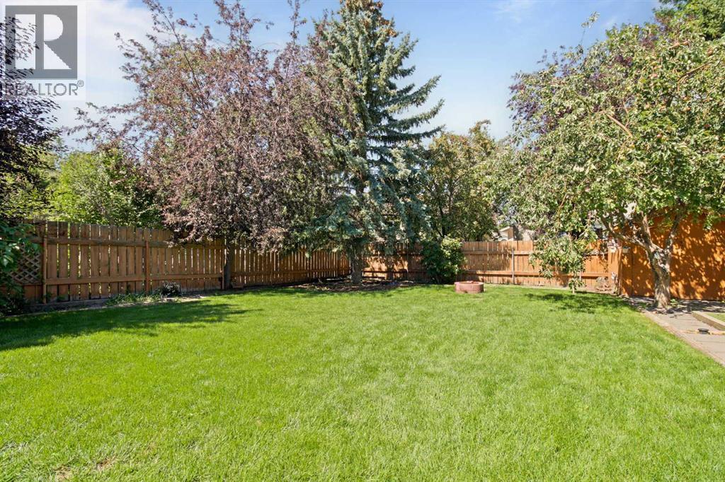 Photo 2 of 66 Edgewood Crescent W, Lethbridge AB