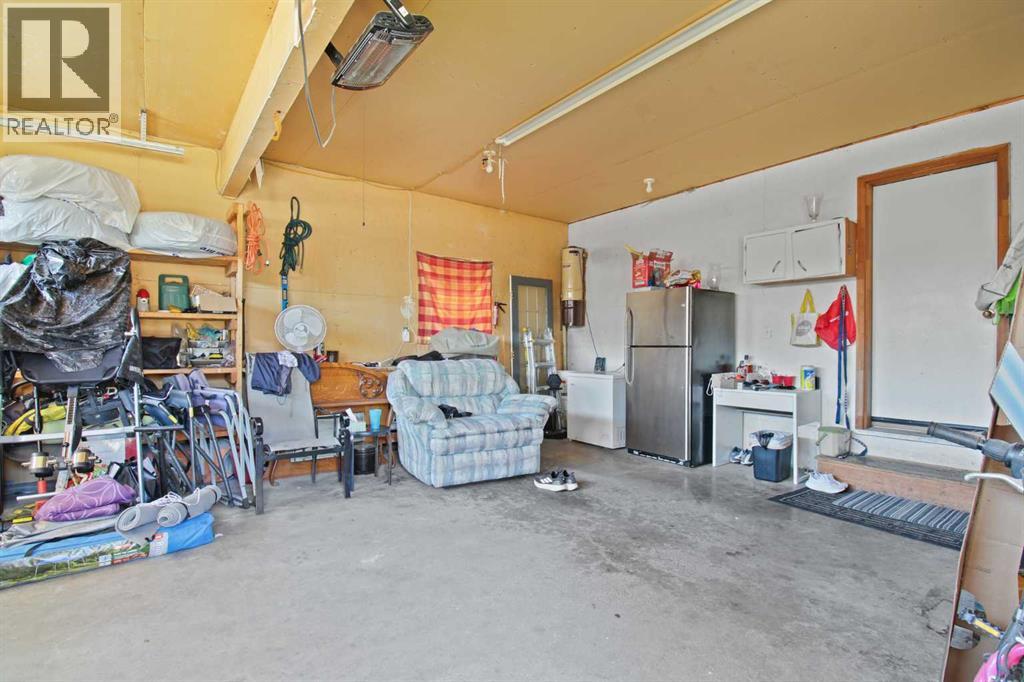 Photo 15 of 66 Edgewood Crescent W, Lethbridge AB