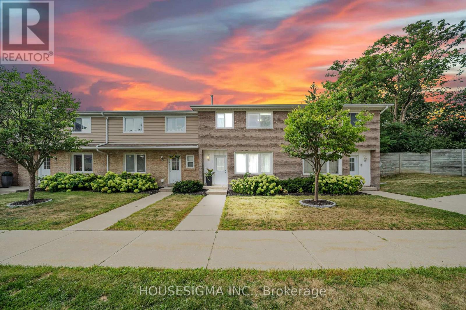 Photo 1 of 16 50 Westmount Road W, Kitchener ON