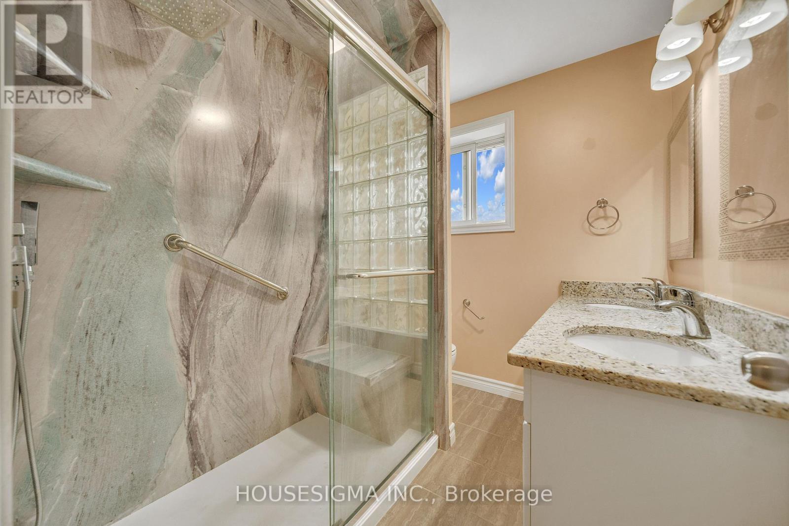 Photo 24 of 16 50 Westmount Road W, Kitchener ON