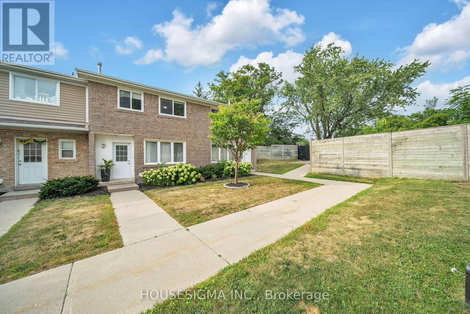 Photo 3 of 16 50 Westmount Road W, Kitchener ON