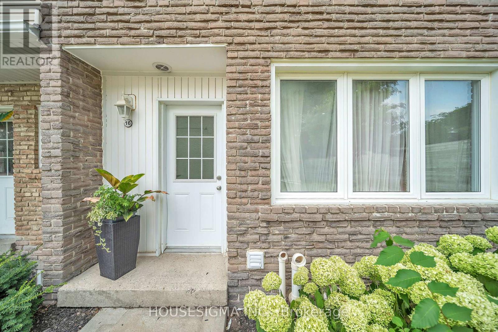 Photo 6 of 16 50 Westmount Road W, Kitchener ON