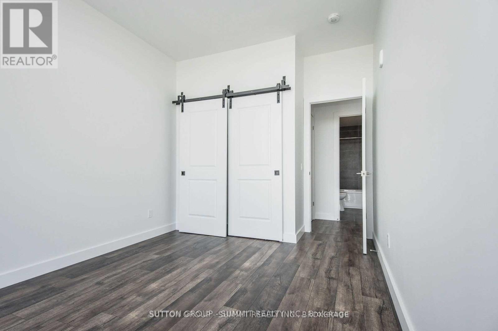Photo 17 of 15 Glebe Street, Cambridge ON