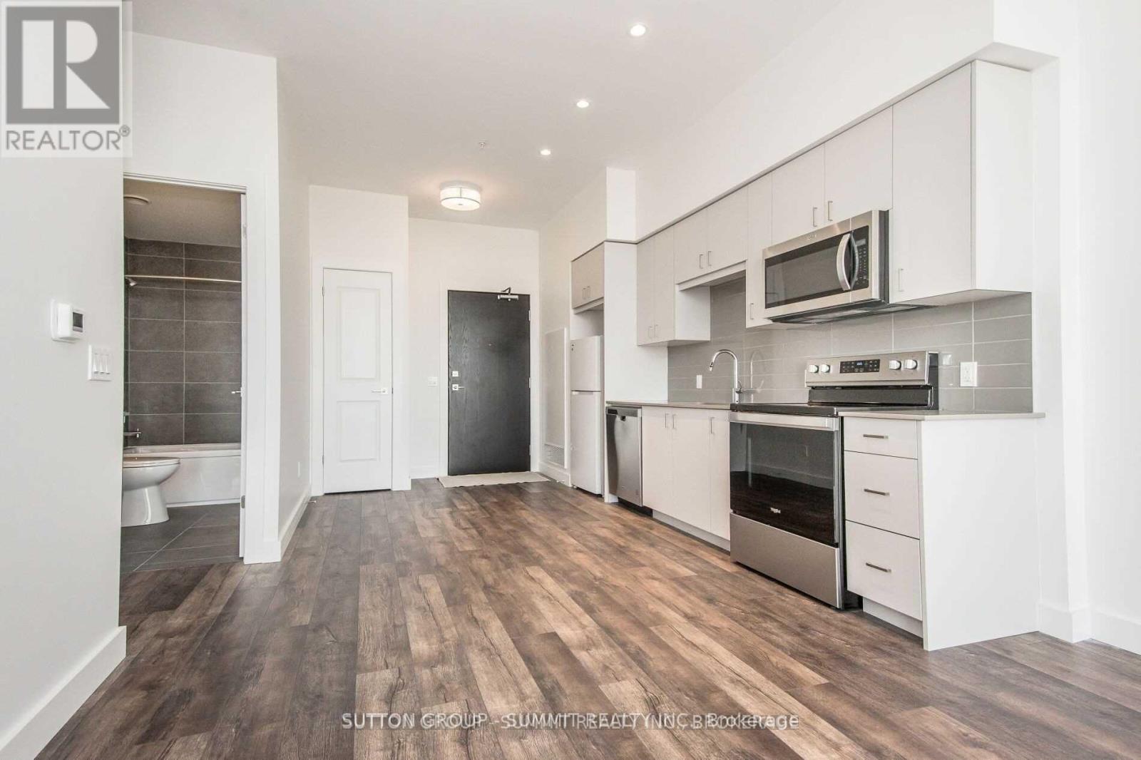 Photo 2 of 15 Glebe Street, Cambridge ON