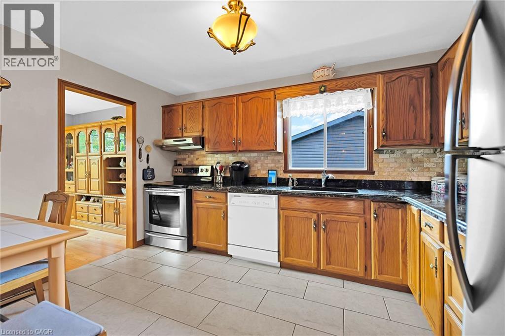 Photo 9 of 113 Wade Road N, Smithville ON