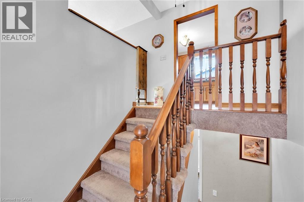 Photo 25 of 113 Wade Road N, Smithville ON
