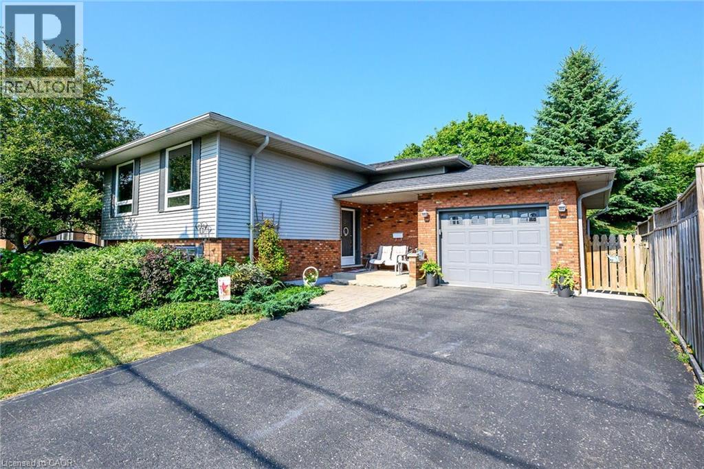 Photo 12 of 113 Wade Road N, Smithville ON
