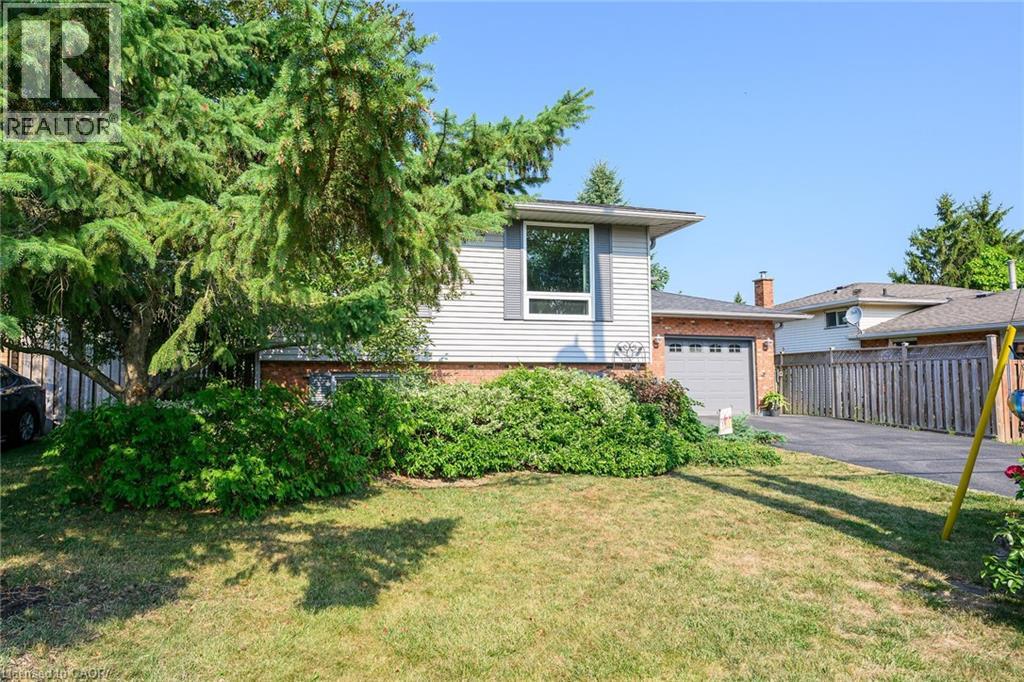 Photo 13 of 113 Wade Road N, Smithville ON