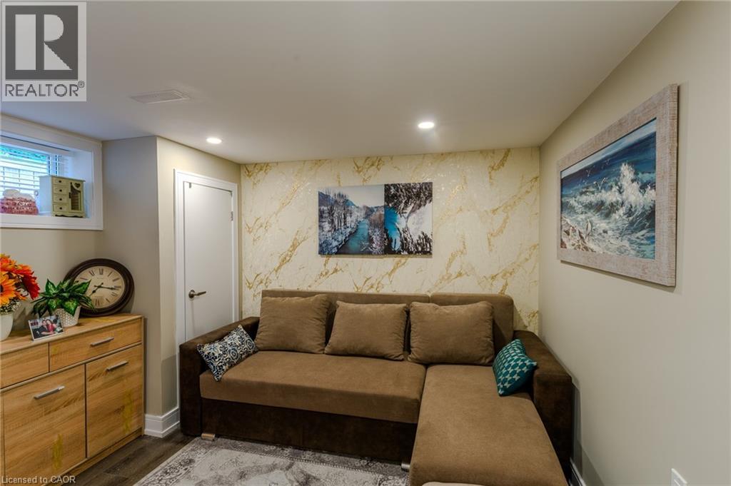 Photo 11 of 4456 Sixth Avenue, Niagara Falls ON