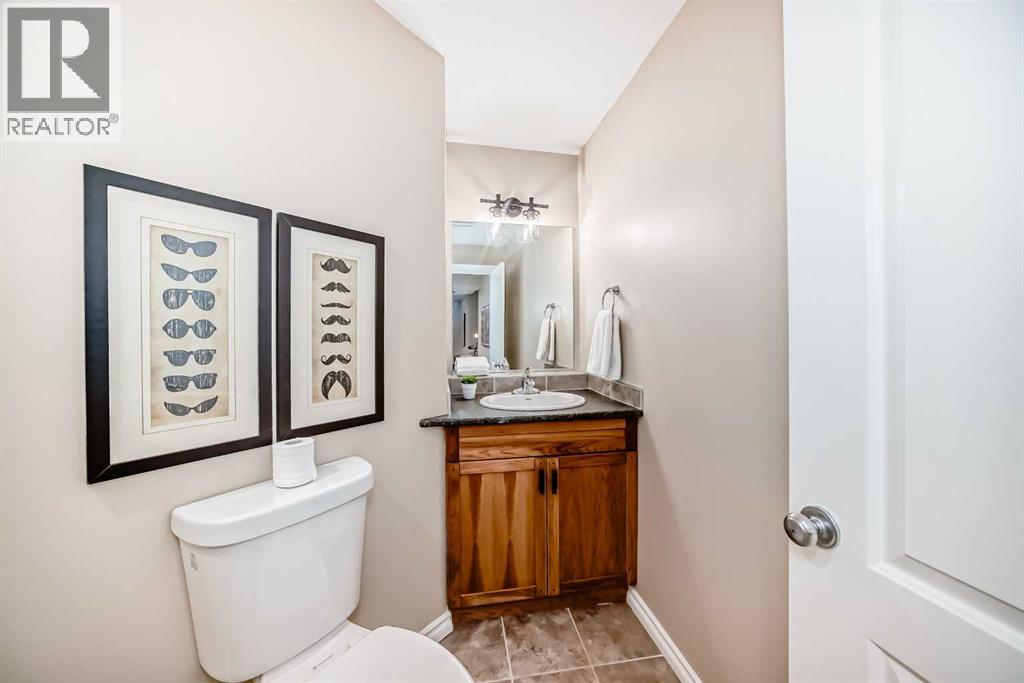 Photo 3 of 105 100 Coopers Common Sw, Airdrie AB