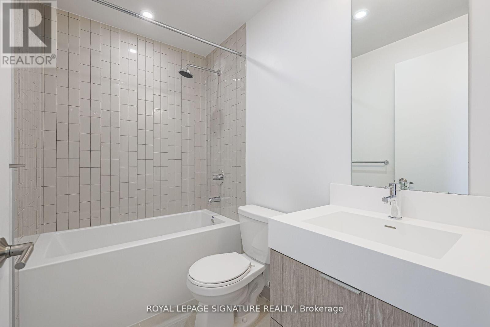Photo 32 of 2001 130 River Street, Toronto ON
