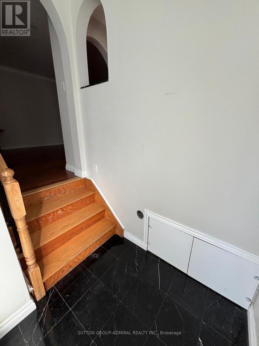 Photo 9 of 116 Fisherville Road, Toronto ON