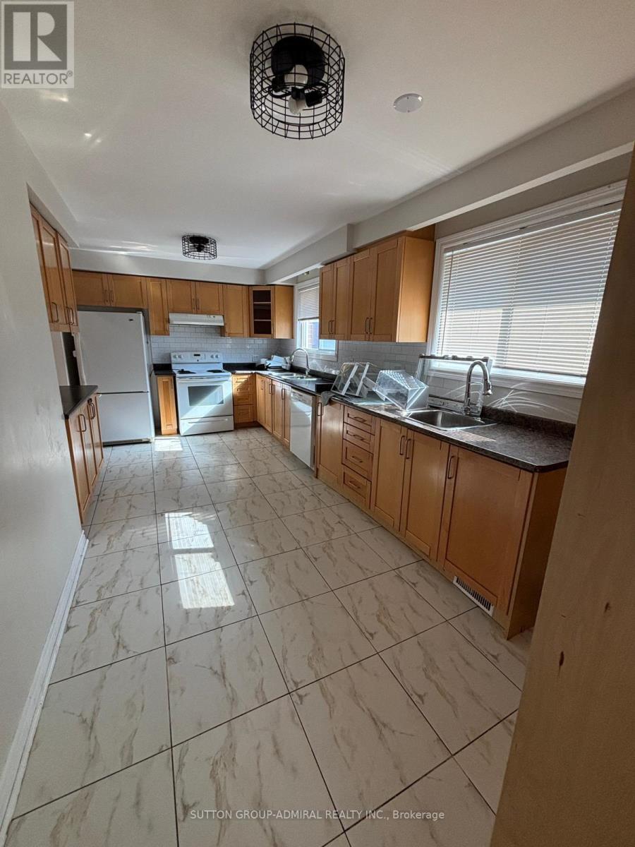 Photo 4 of 116 Fisherville Road, Toronto ON