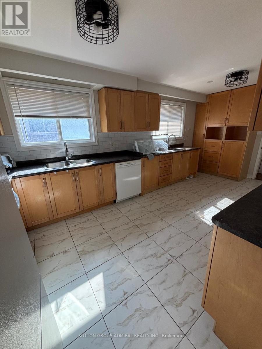 Photo 11 of 116 Fisherville Road, Toronto ON