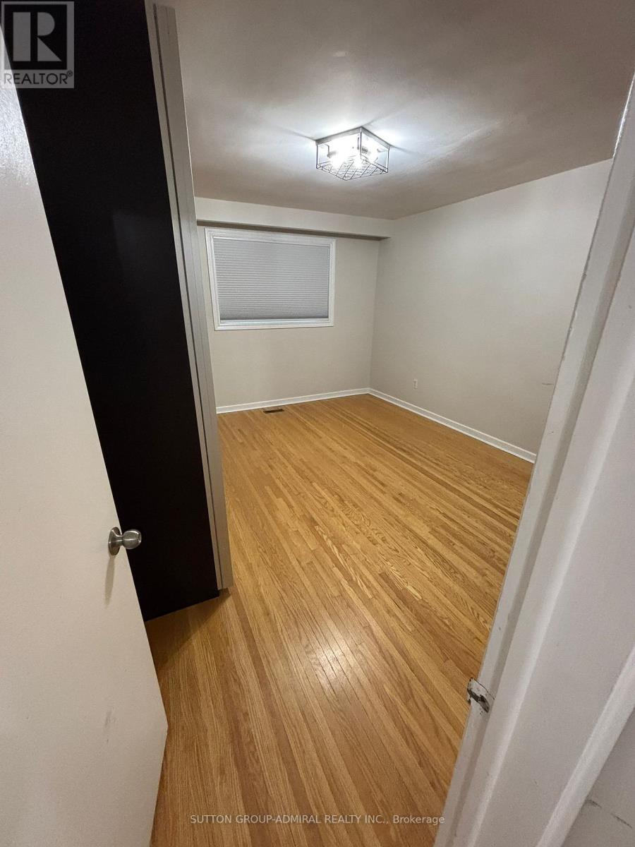 Photo 6 of 116 Fisherville Road, Toronto ON