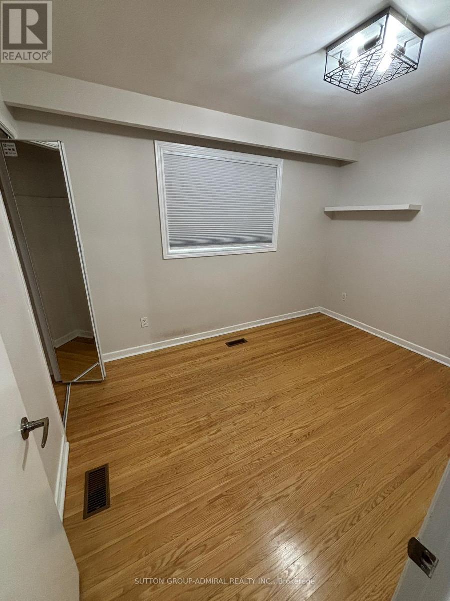Photo 3 of 116 Fisherville Road, Toronto ON