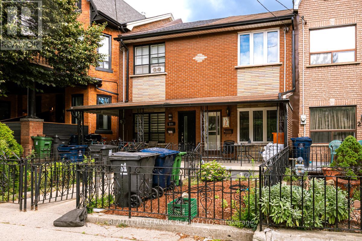 Photo 17 of 227 Shaw Street, Toronto ON