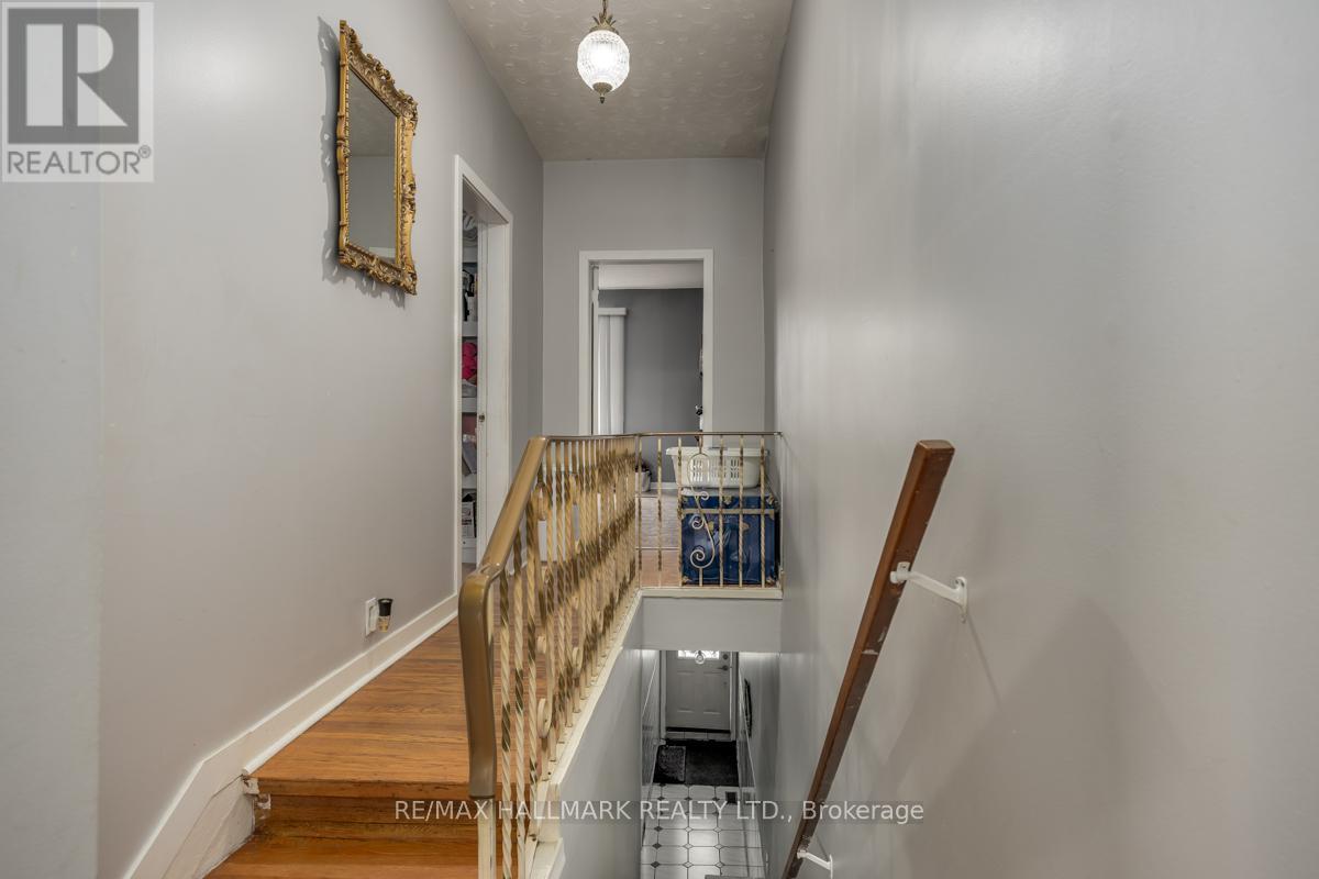 Photo 23 of 227 Shaw Street, Toronto ON