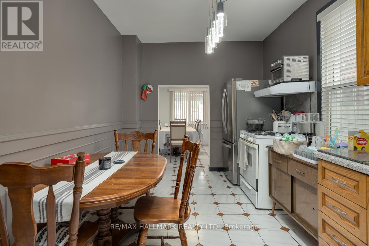 Photo 6 of 227 Shaw Street, Toronto ON