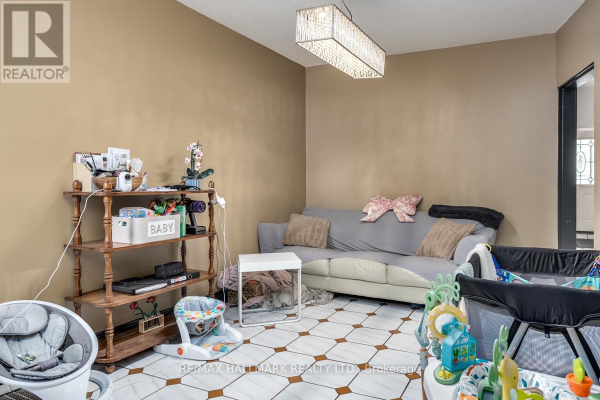Photo 18 of 227 Shaw Street, Toronto ON