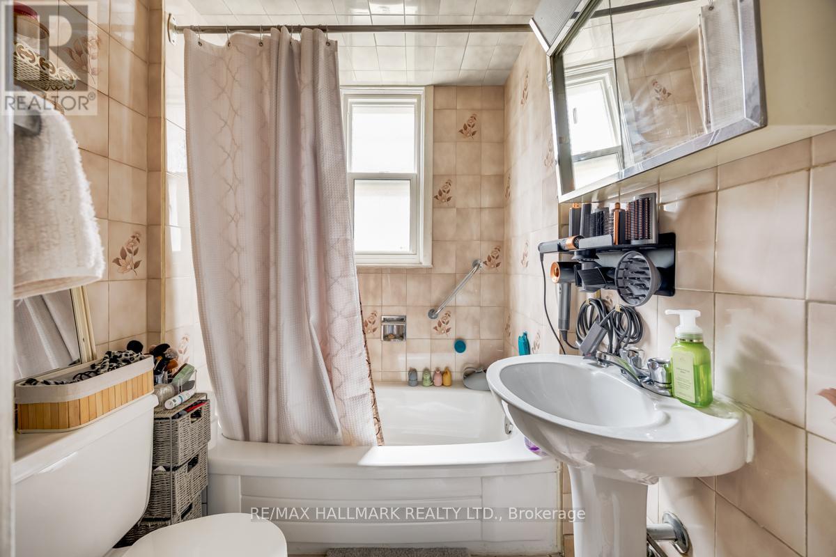 Photo 3 of 227 Shaw Street, Toronto ON