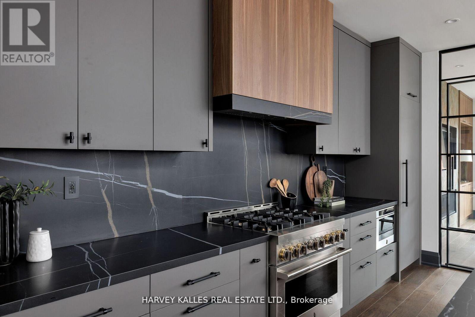 Photo 10 of 498 Roxton Road, Toronto ON