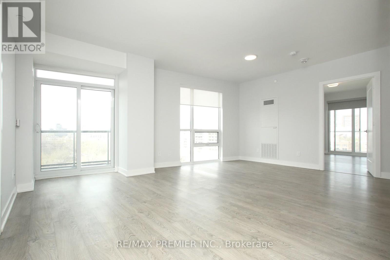 Photo 2 of 906 80 Vanauley Street, Toronto ON