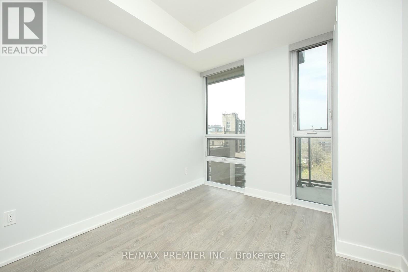 Photo 5 of 906 80 Vanauley Street, Toronto ON