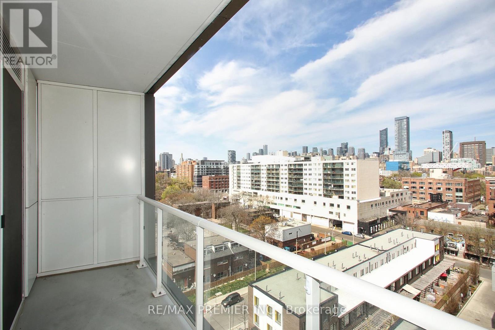 Photo 17 of 906 80 Vanauley Street, Toronto ON