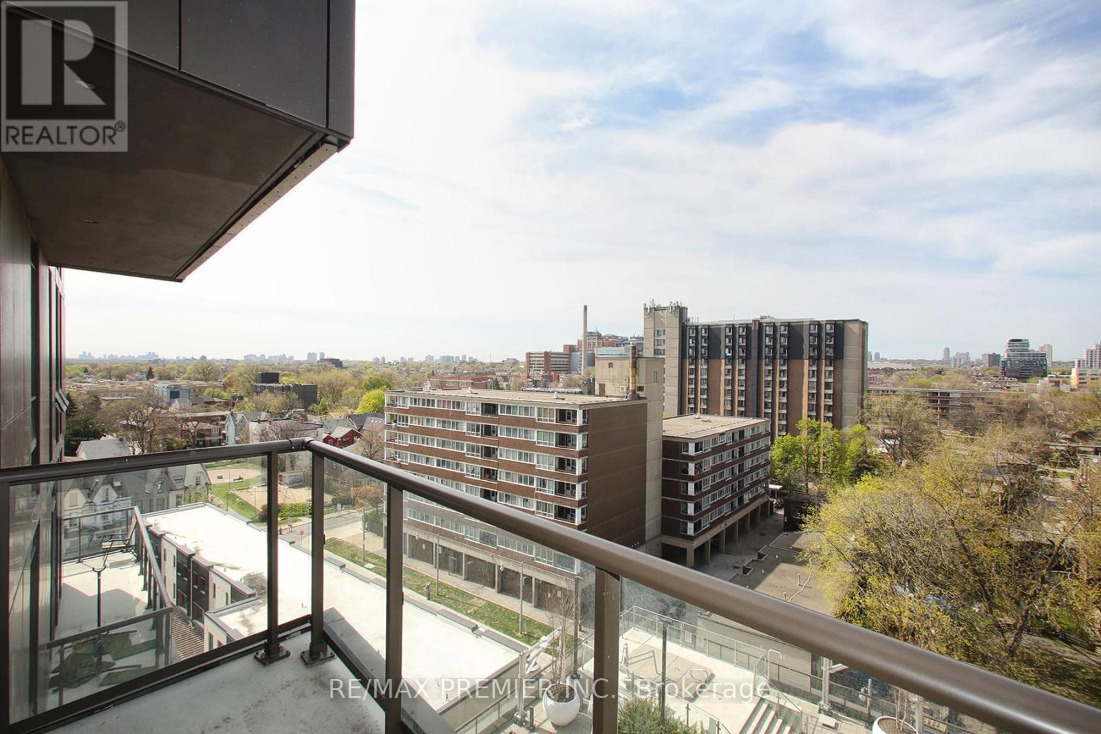 Photo 8 of 906 80 Vanauley Street, Toronto ON