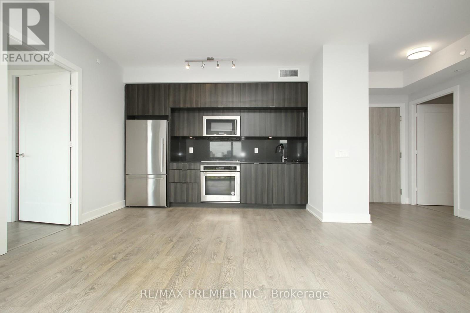 Photo 7 of 906 80 Vanauley Street, Toronto ON