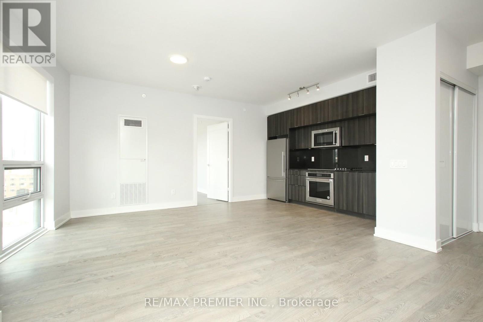 Photo 12 of 906 80 Vanauley Street, Toronto ON