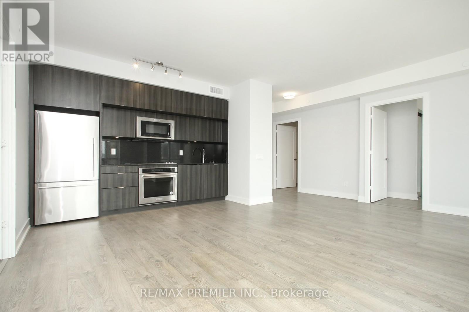 Photo 15 of 906 80 Vanauley Street, Toronto ON