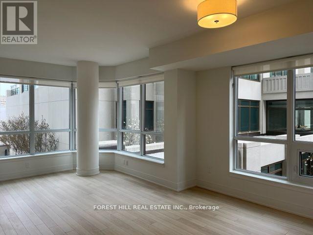 Photo 3 of 202 310 Tweedsmuir Avenue, Toronto ON