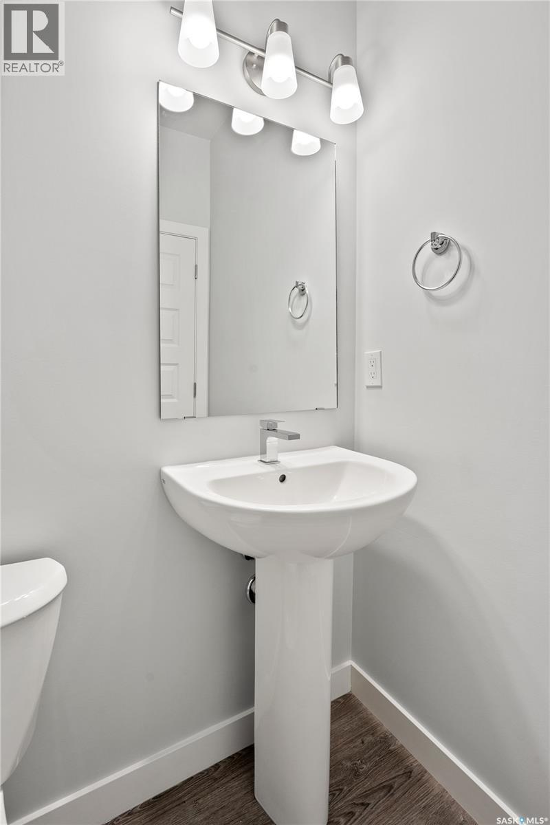Photo 11 of 527 Asokan Avenue, Saskatoon SK