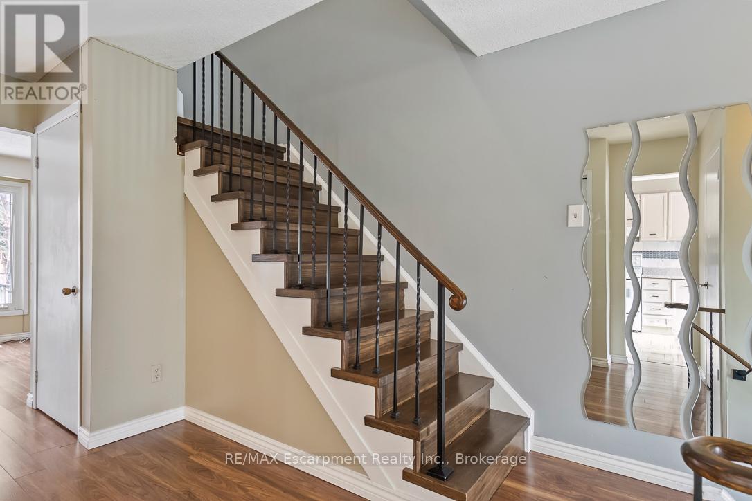 Photo 3 of 25 750 Burnhamthorpe Road E, Mississauga ON