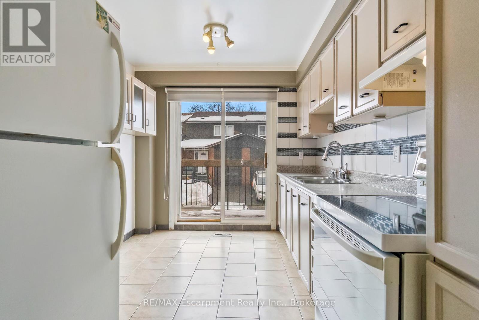 Photo 7 of 25 750 Burnhamthorpe Road E, Mississauga ON