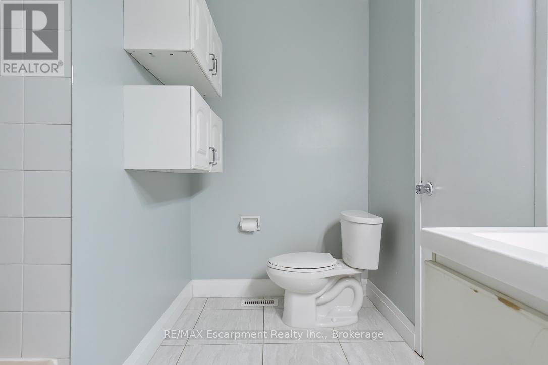 Photo 9 of 25 750 Burnhamthorpe Road E, Mississauga ON