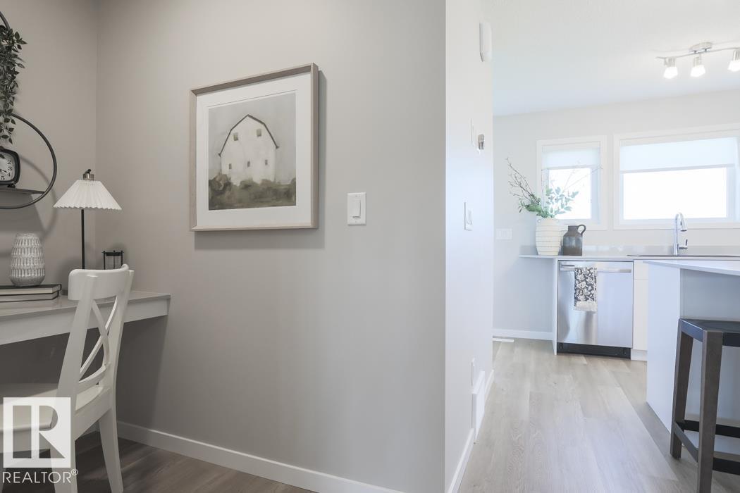Photo 2 of 2731 193 St Nw, Edmonton AB