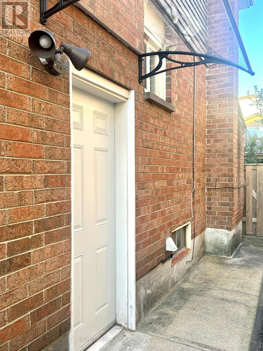 Photo 2 of 9 Maresfield Drive N, Toronto ON