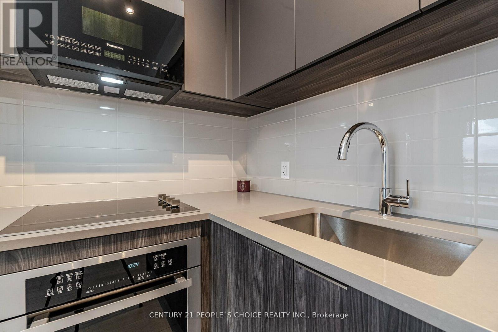Photo 16 of 312 2033 Kennedy Road W, Toronto ON