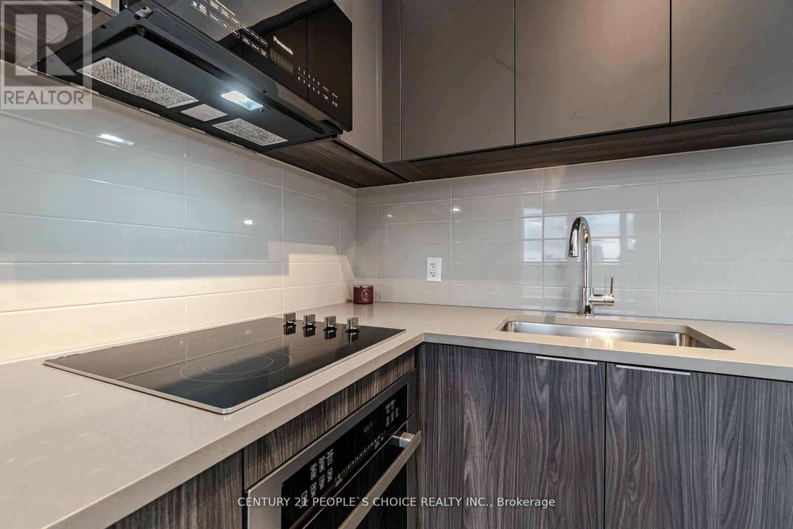 Photo 21 of 312 2033 Kennedy Road W, Toronto ON