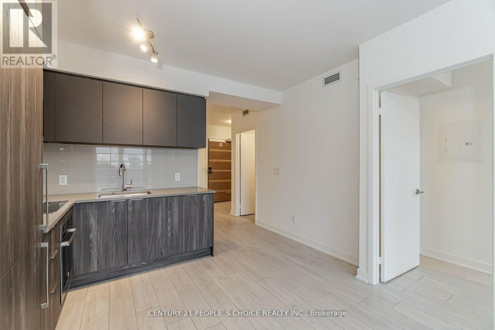 Photo 17 of 312 2033 Kennedy Road W, Toronto ON