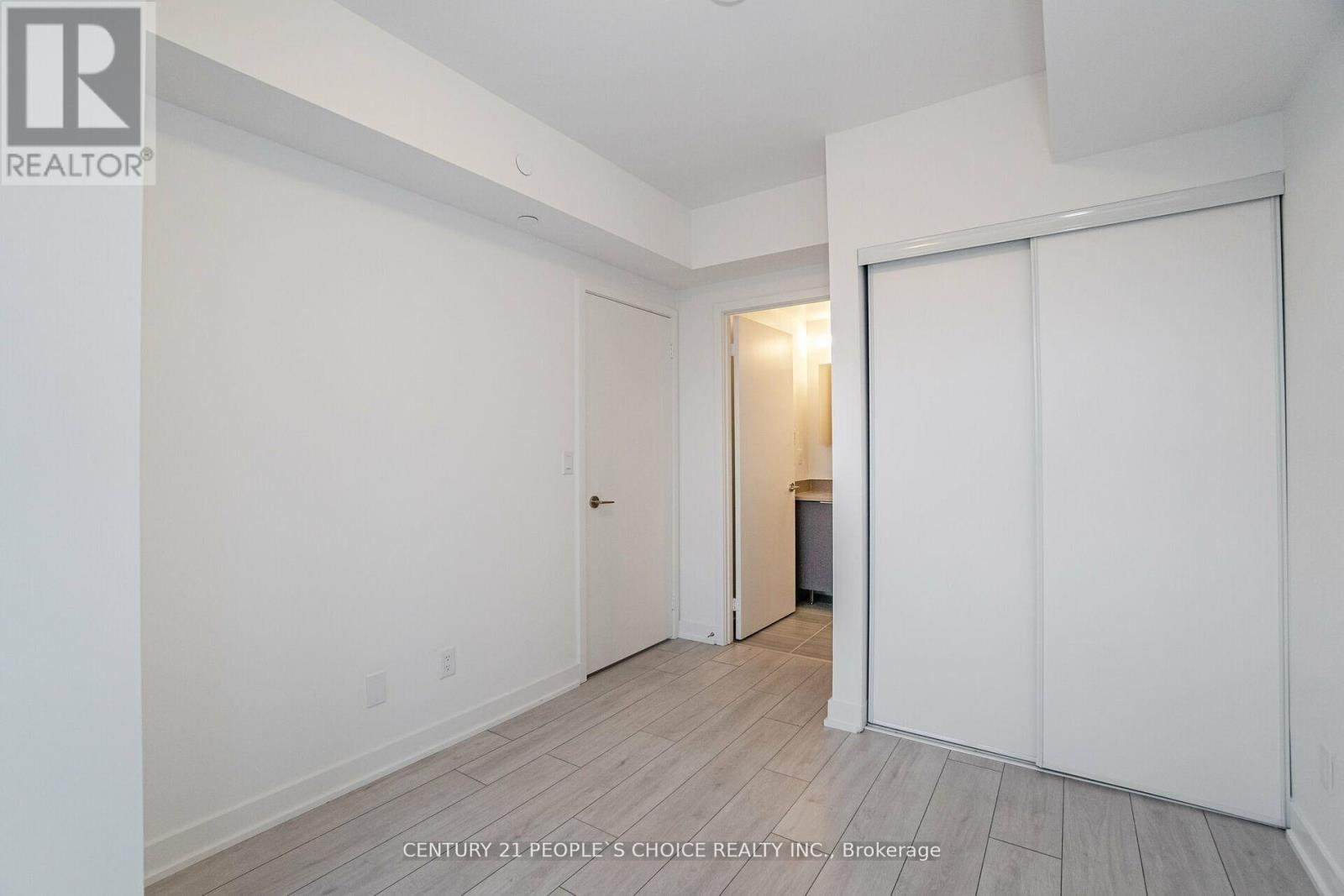 Photo 22 of 312 2033 Kennedy Road W, Toronto ON